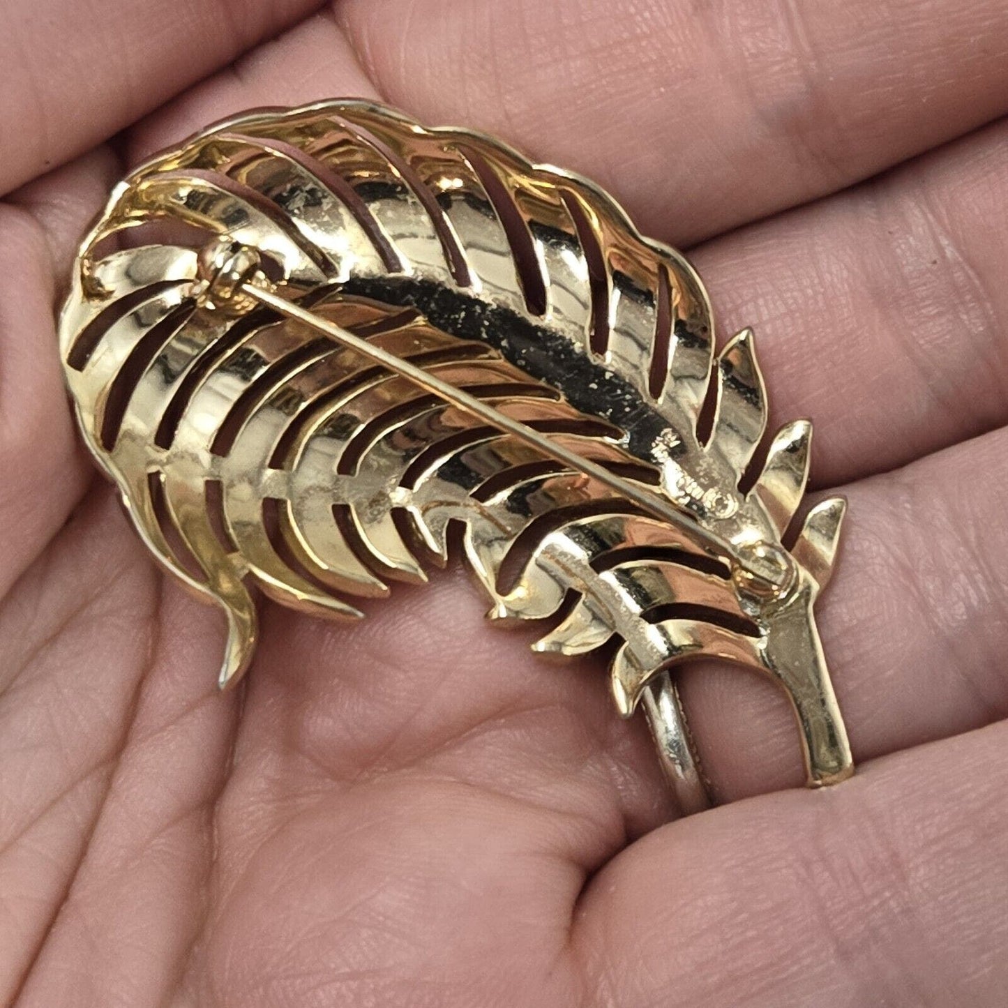 Vintage Crown Trifari Large Gold Tone Feather Drooping Brooch Pin