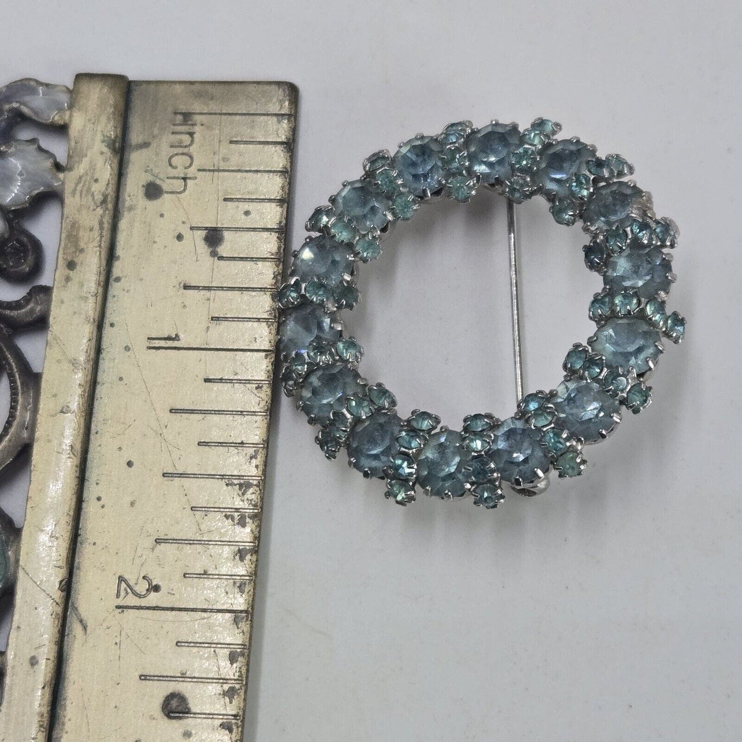 Vintage WEISS Seafoam Blue Green Rhinestones Wreath Round Shape Pin Brooch