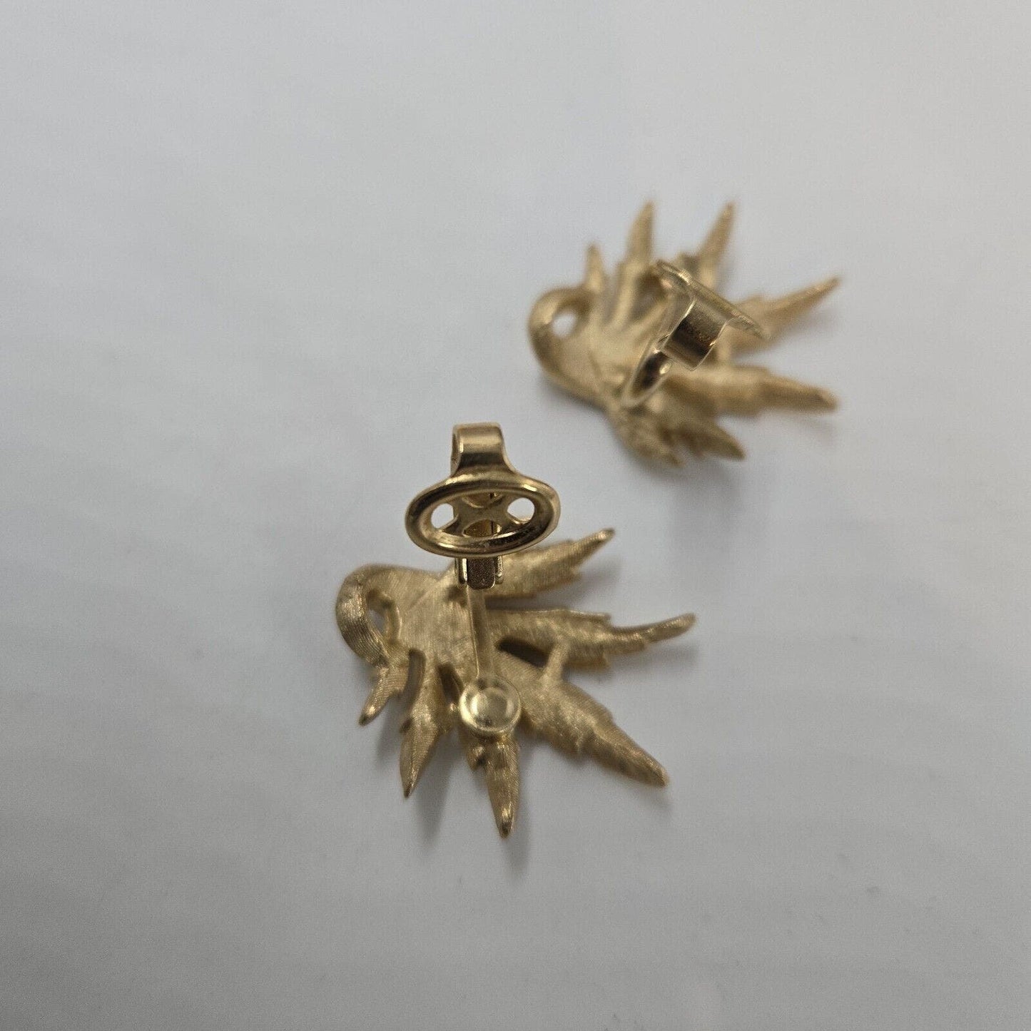 Vintage Crown Trifari Leaf Clip-On Earrings Brushed Gold Tone Excellent Conditio