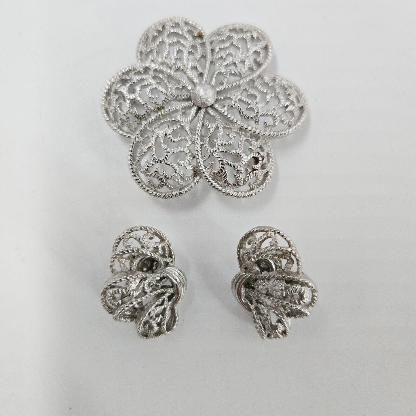 Vintage Crown Trifari Silver Swirling Filigree Brooch Earrings Set Demi Parure