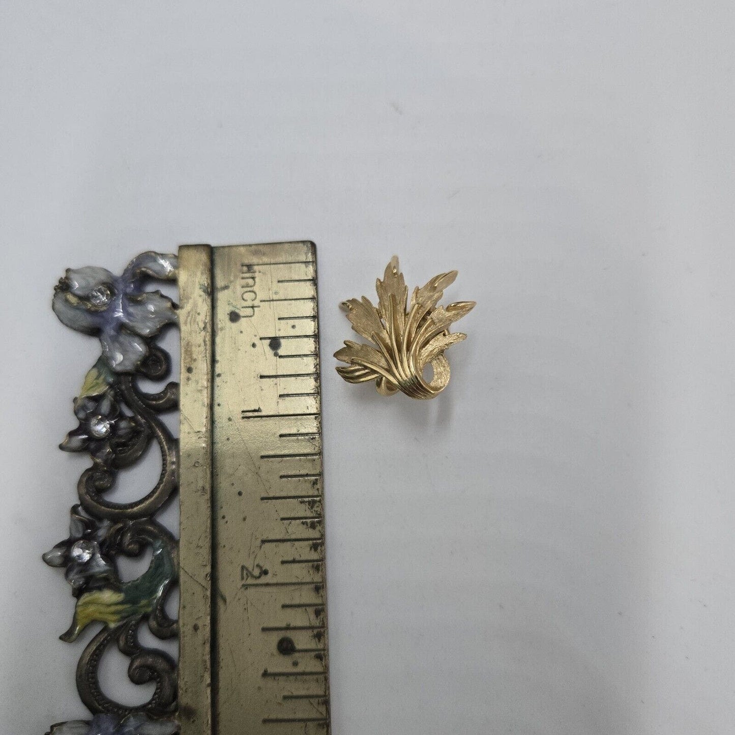 Vintage Crown Trifari Leaf Clip-On Earrings Brushed Gold Tone Excellent Conditio