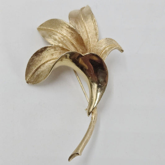 Vintage Pegasus Coro Large Gold Tone Flower Lillies Pin Brooch Curled Petals