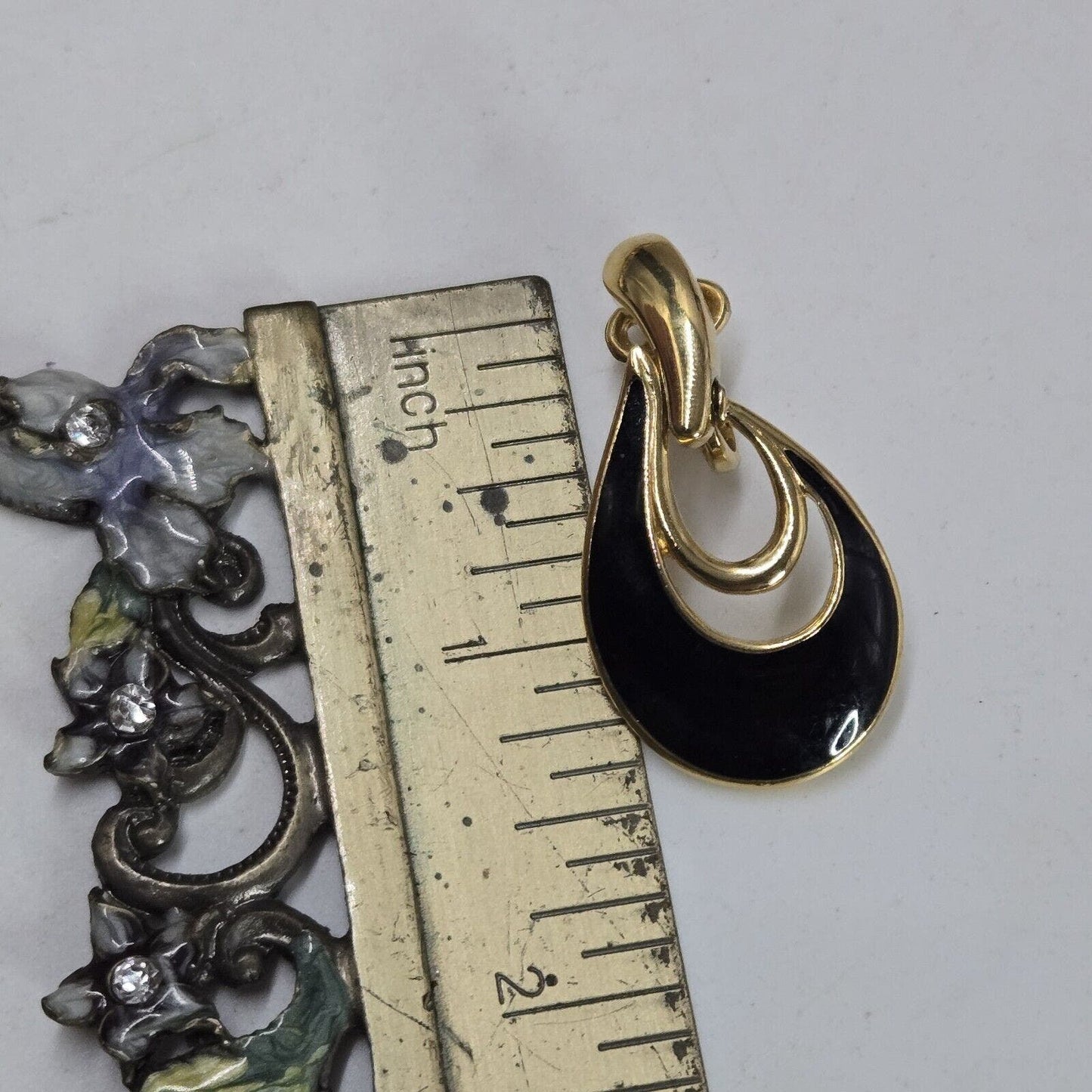 Vintage Crown Trifari Black Enamel Hoop Gold Tone Clip On Earrings Doorknocker