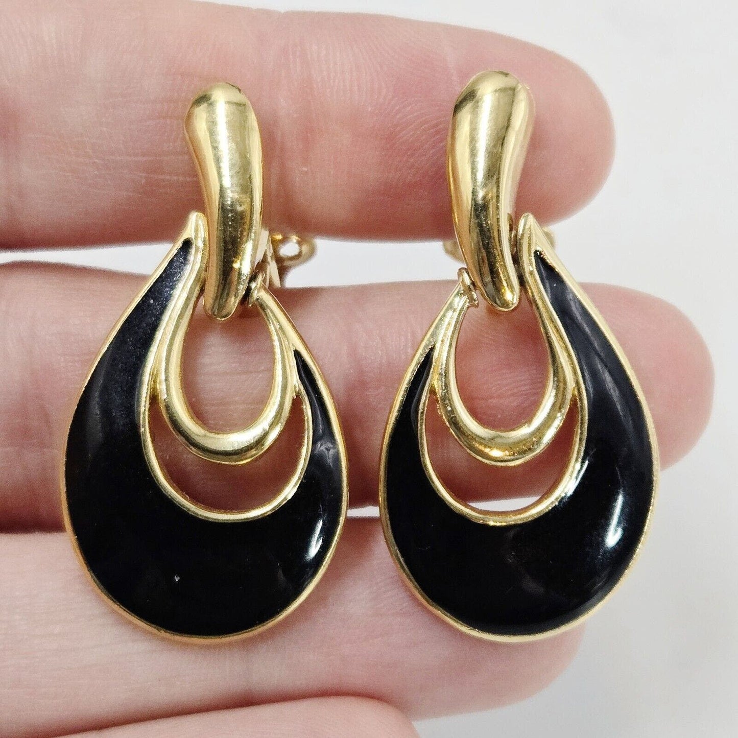 Vintage Crown Trifari Black Enamel Hoop Gold Tone Clip On Earrings Doorknocker