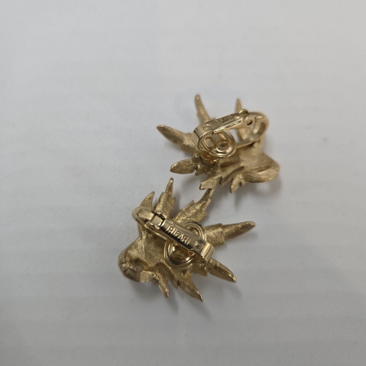 Vintage Crown Trifari Leaf Clip-On Earrings Brushed Gold Tone Excellent Conditio