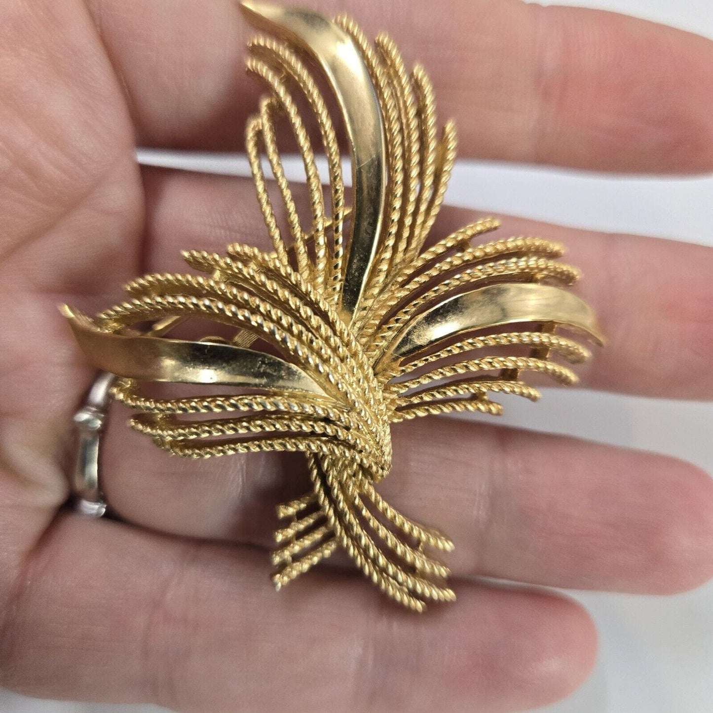 Vintage Trifari Brushed Gold Tone Crown Wheat Fleur De Lis Blooming Brooch Pin