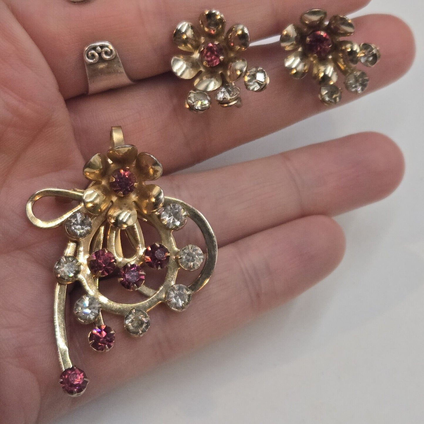 Vintage Gold Tone Pink Clear Rhinestones Flower Brooch Pendant Earrings Set