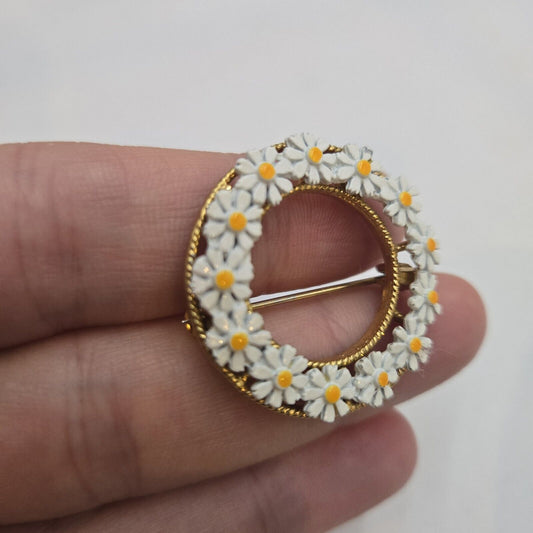 1960s Flower Wreath Daisies Yellow White Enamel Vintage Gold Brooch Pin