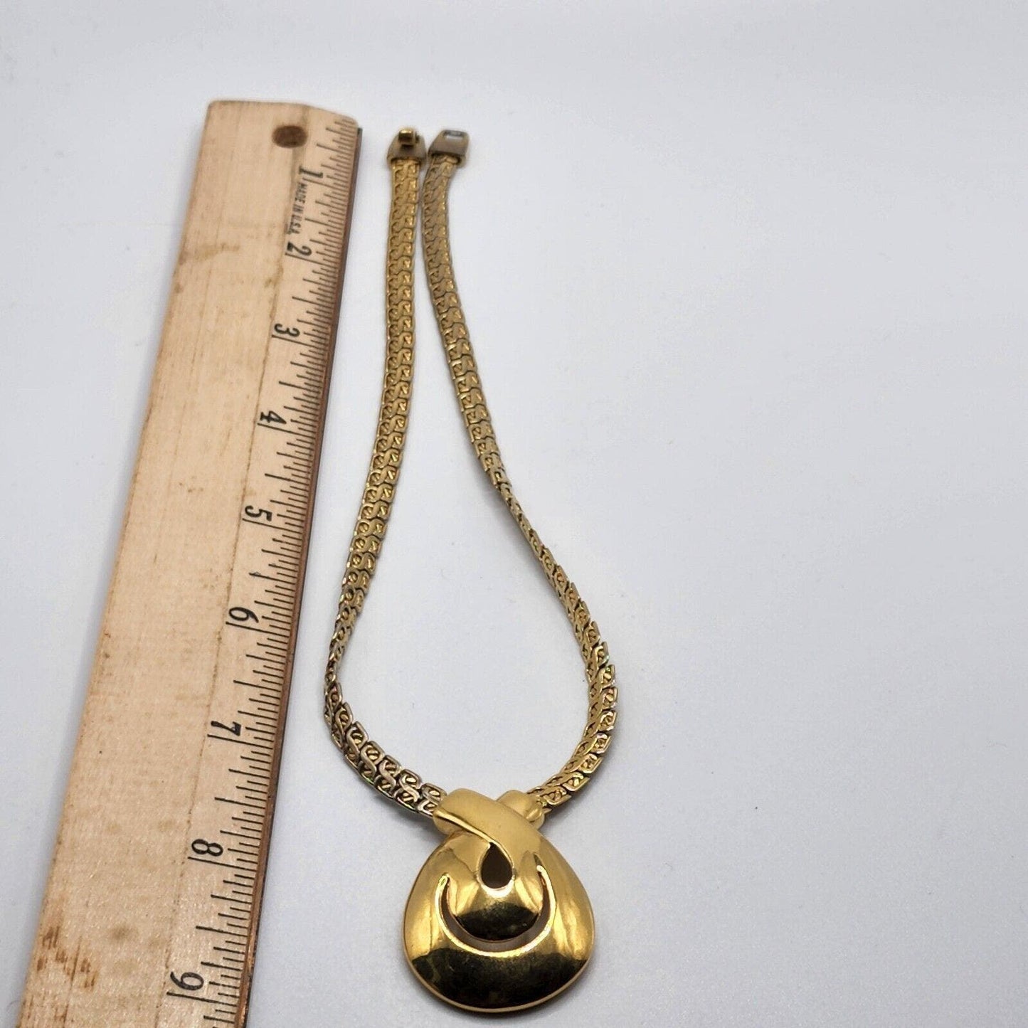 Vintage Napier Gold Tone Lavalier Pendant Gold Tone Snail Chain 16" Necklace