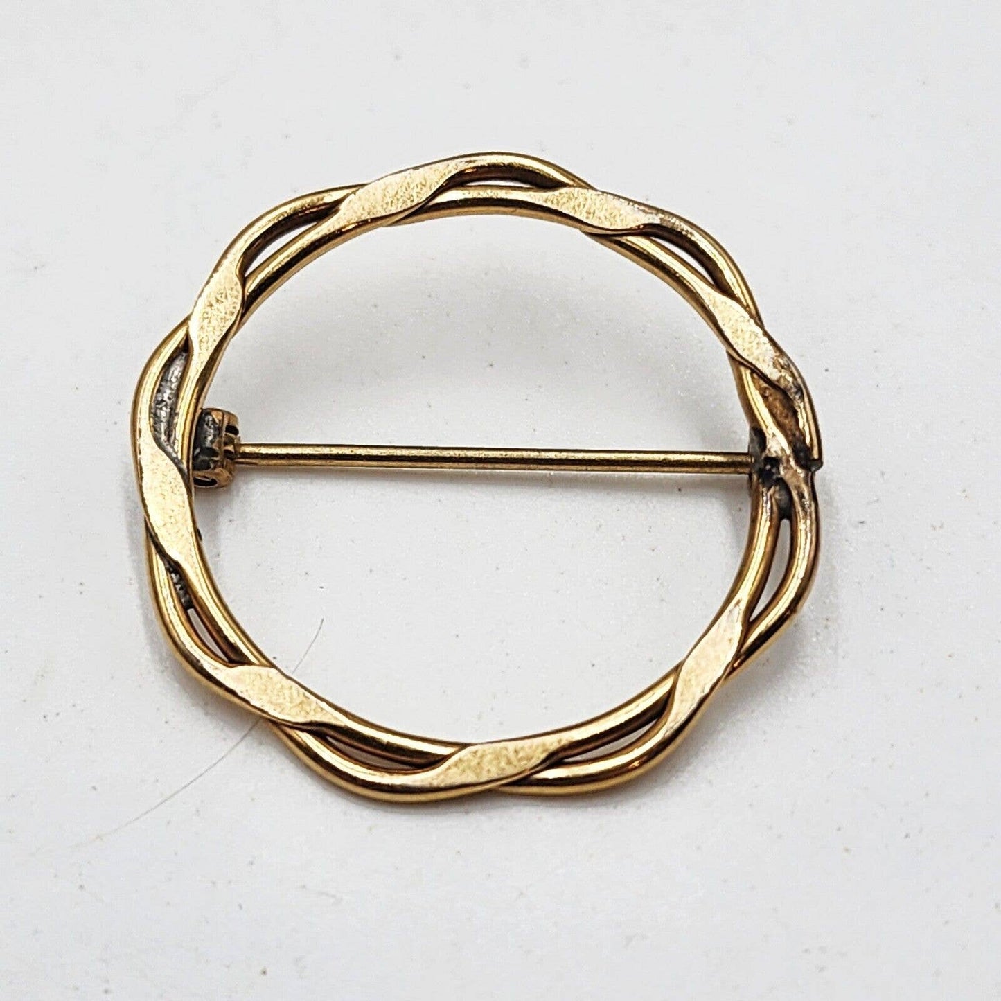 Vintage 1/20 12k Gold Filled Twisted Open Circle Pin Brooch Scarf Classic