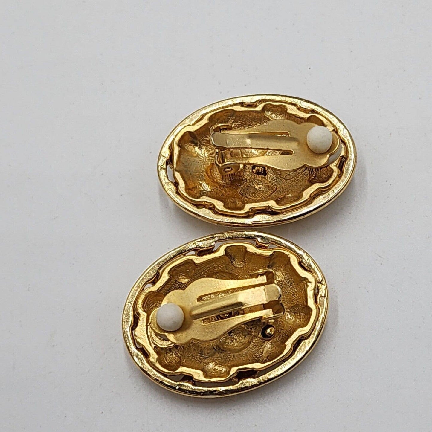 Vintage Vanecci Matte Gold Tone Puffy Quilted Clip-on Earrings 80s Chic Designer