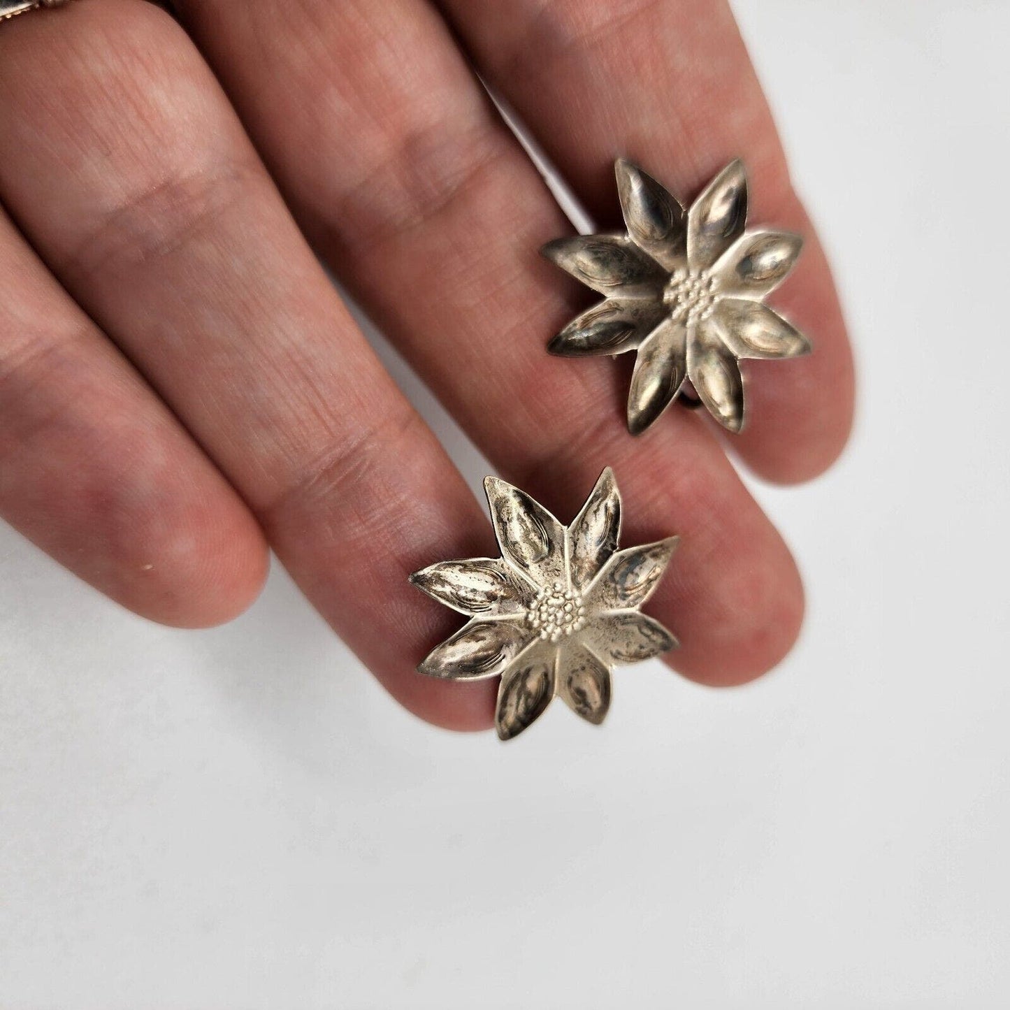 Vintage Sterling Silver .925 NYE Daisy Flower Screw Back Earrings Poinsettia