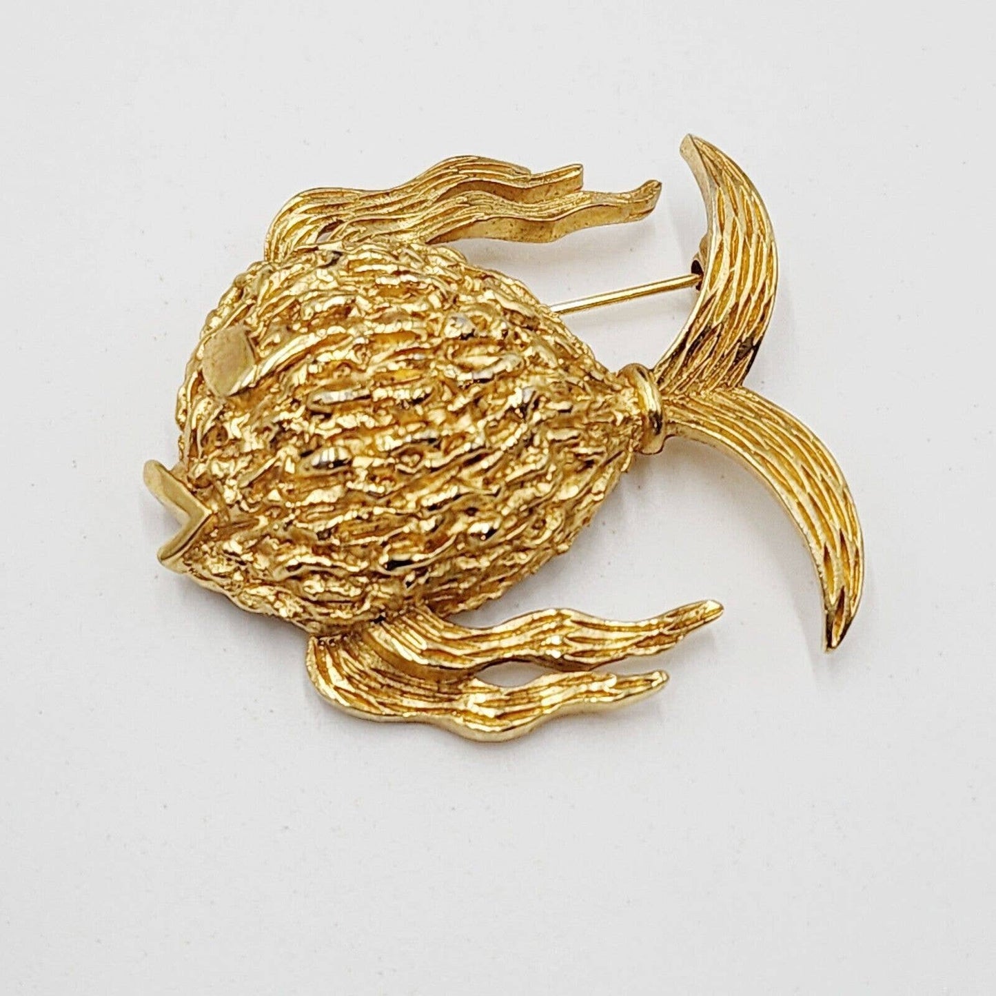 Vintage Crown Trifari Gold Tone Fish Brooch Textured With Lips Wavy Fins Dome