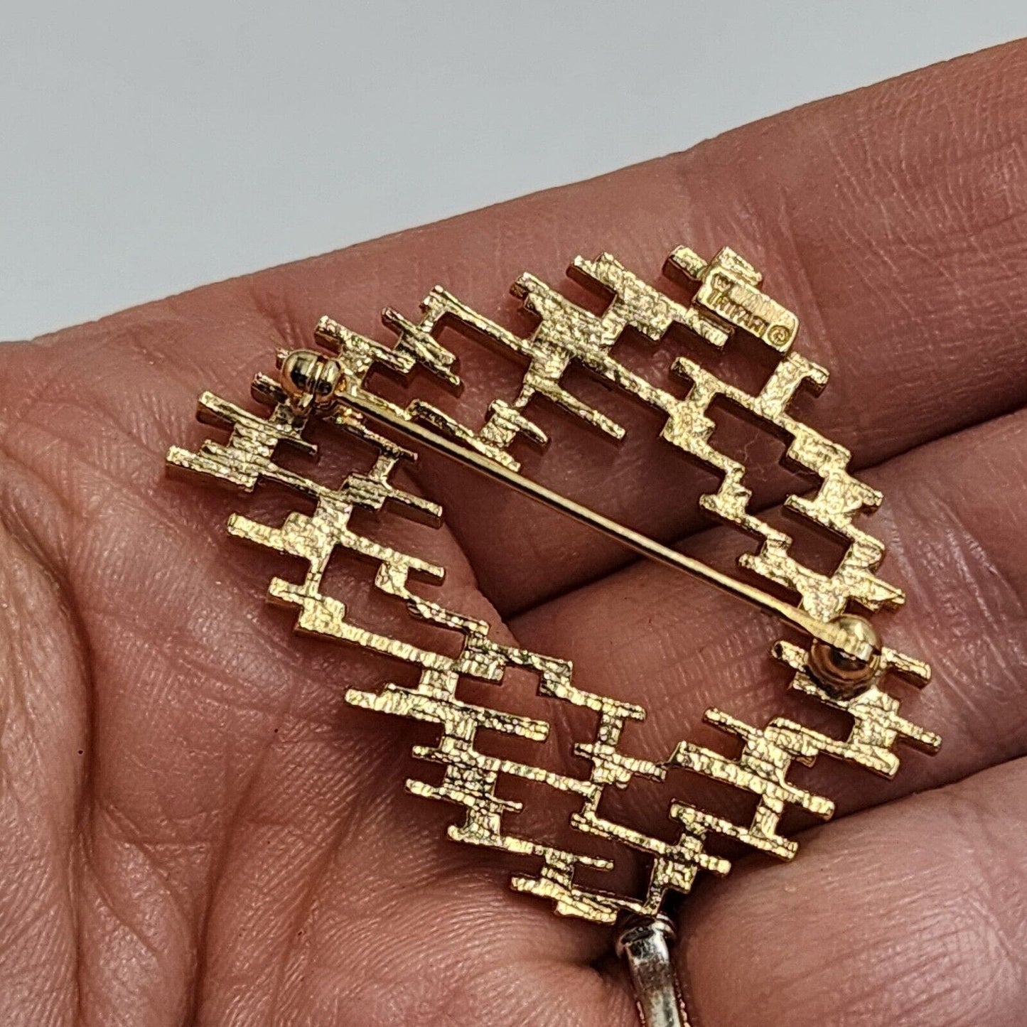 Vintage Mid-Century MCM Crown Trifari Brutalilst Modernist Gold Tone Pin Brooch