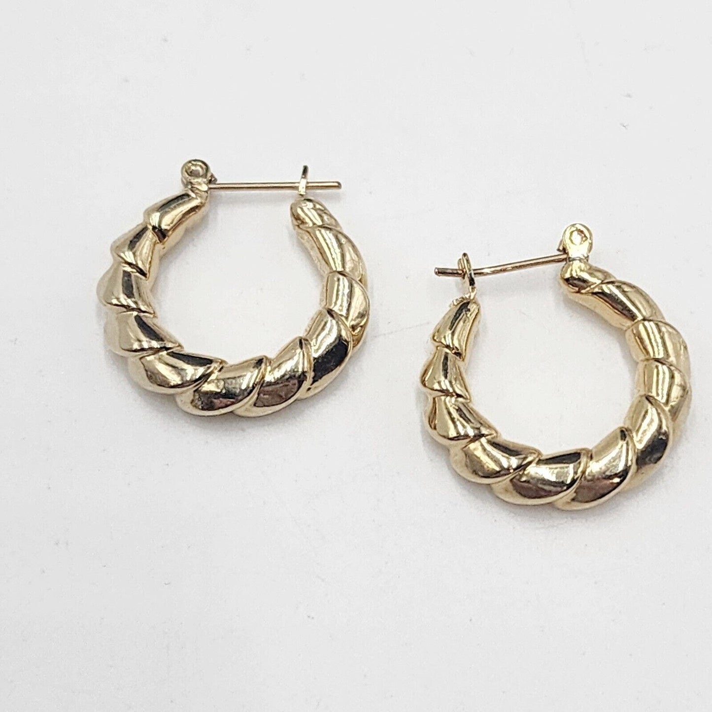 Designer Style Hoop Earrings Gold Plated Shrimp Hoops Shiney Ribbed