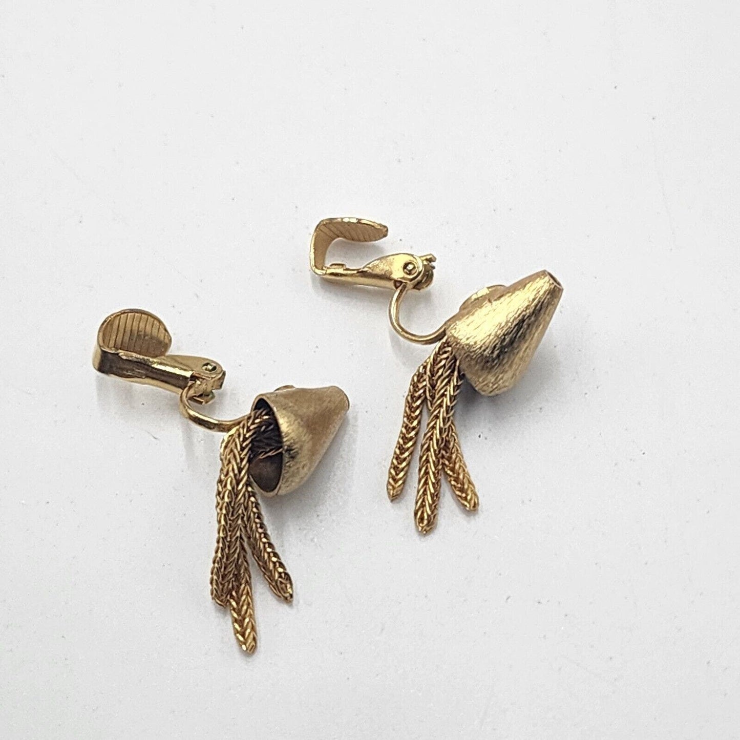 Vintage 1960s Gold Plated Chain Tassel Dangle Clip On Earrings Chic Party